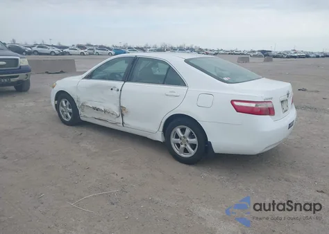 2007 Toyota Camry Le z USA, uszkodzony, nr VIN 4T1BE46K87U525803